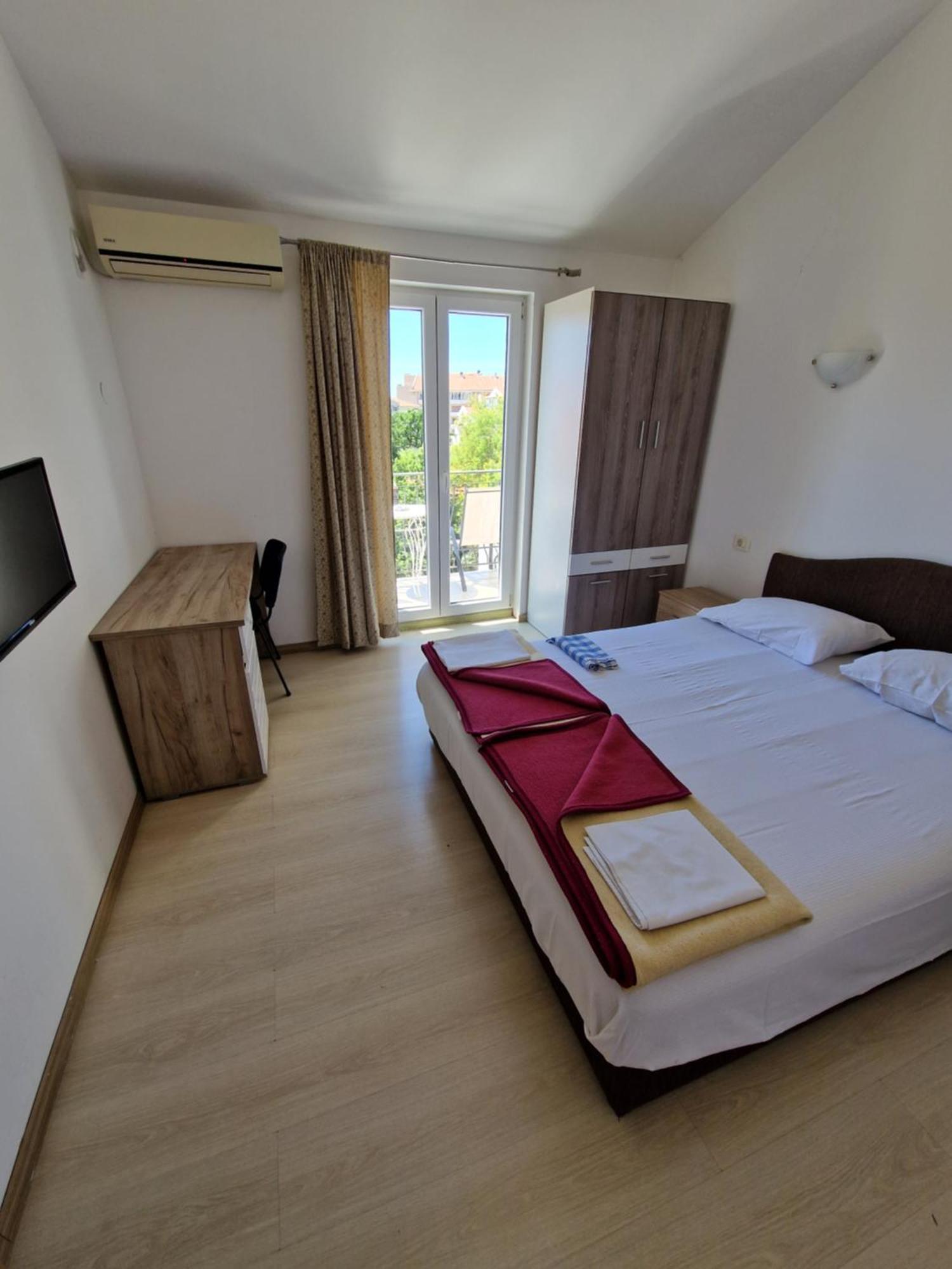 Guest House Damjana Budva Exteriör bild