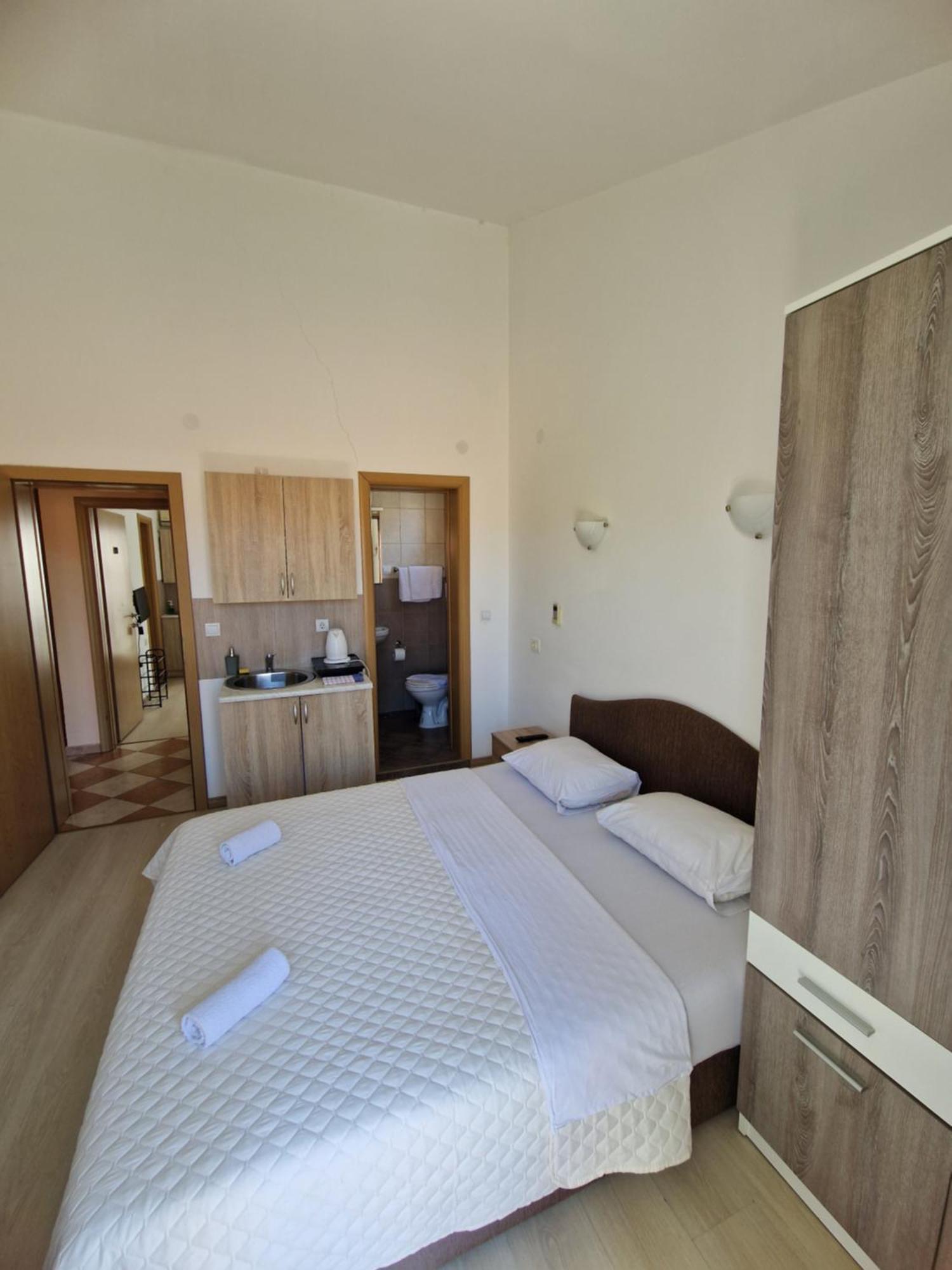 Guest House Damjana Budva Exteriör bild
