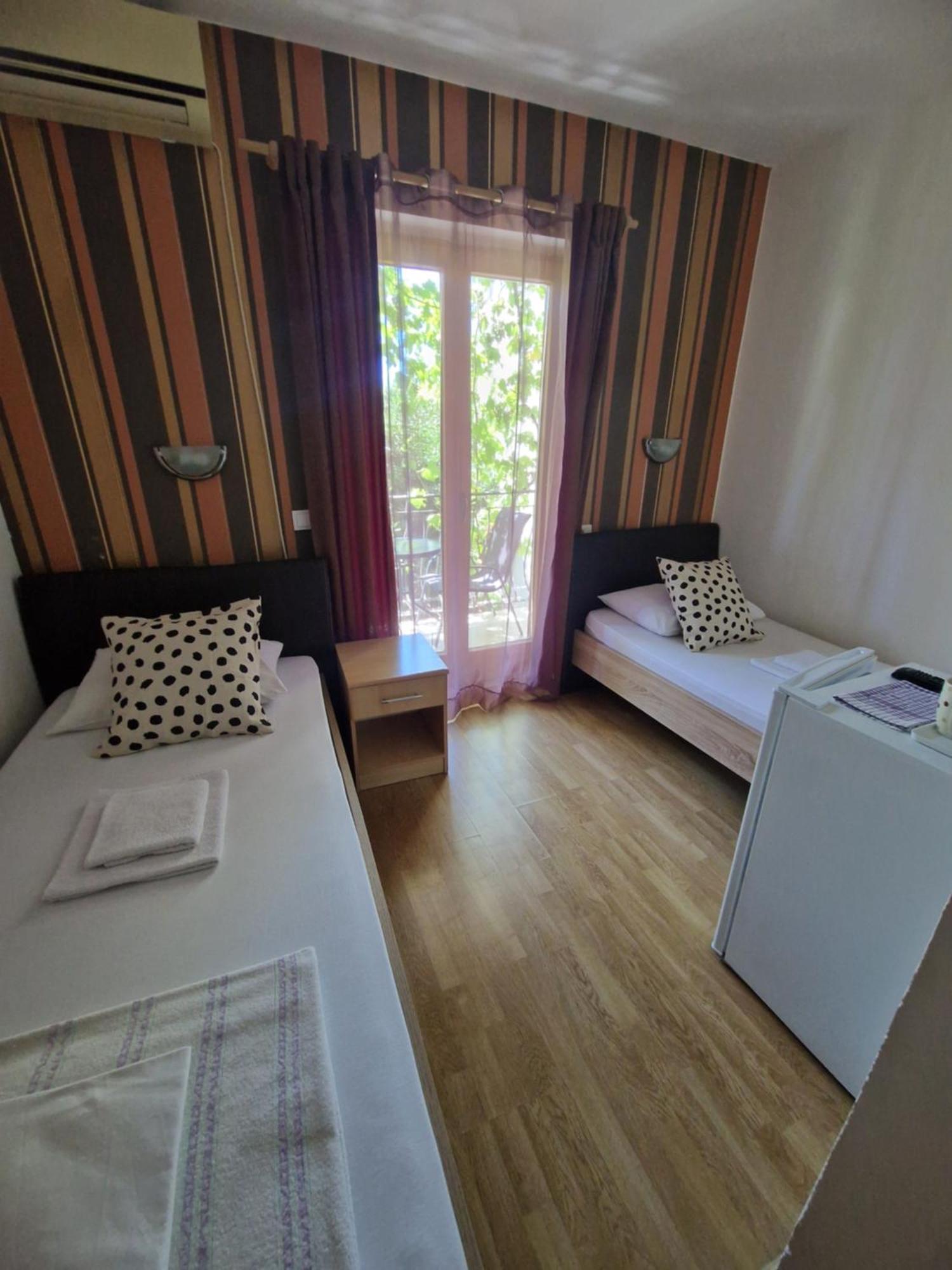 Guest House Damjana Budva Exteriör bild