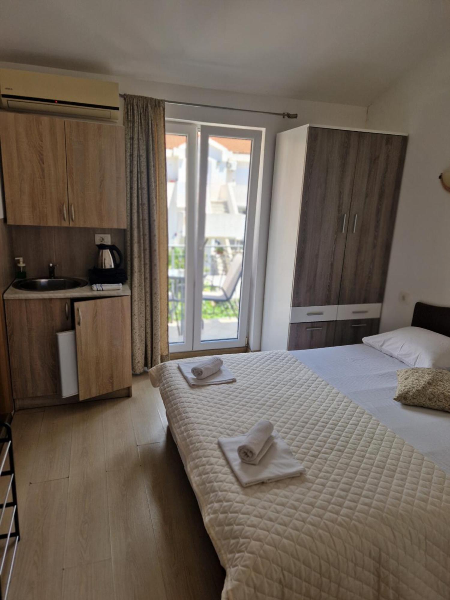 Guest House Damjana Budva Exteriör bild