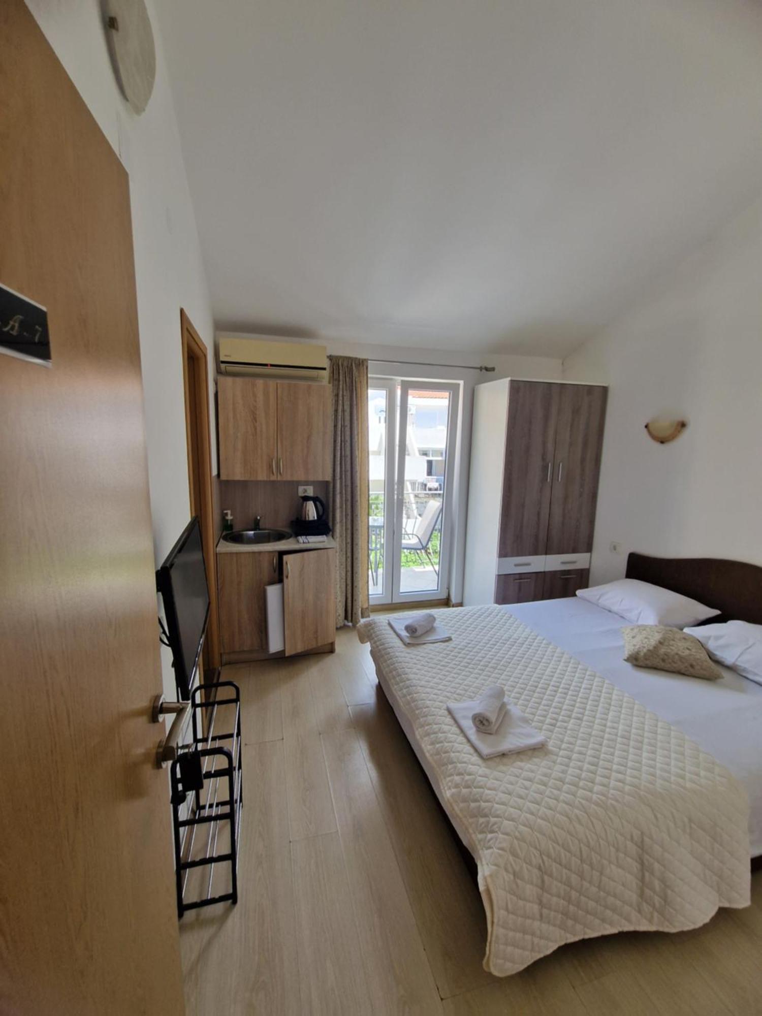 Guest House Damjana Budva Exteriör bild